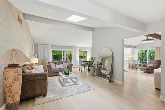 334 River Isle Way, Sacramento, CA 95831