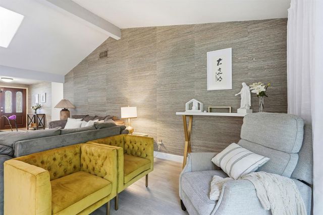 334 River Isle Way, Sacramento, CA 95831