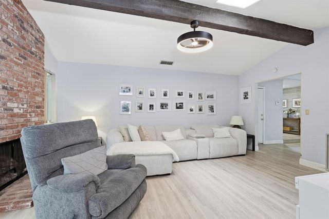 334 River Isle Way, Sacramento, CA 95831