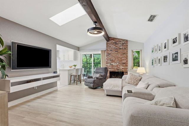 334 River Isle Way, Sacramento, CA 95831