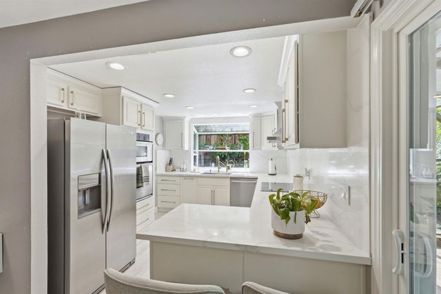 334 River Isle Way, Sacramento, CA 95831