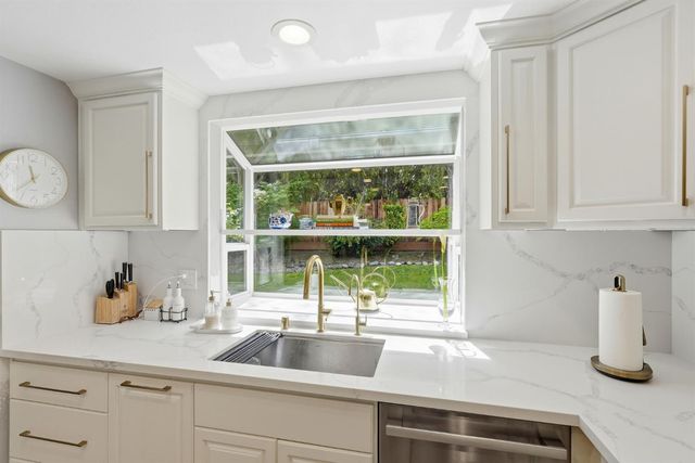 334 River Isle Way, Sacramento, CA 95831