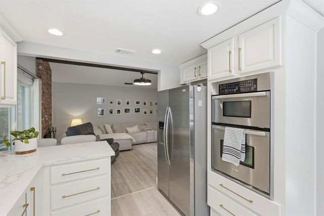 334 River Isle Way, Sacramento, CA 95831