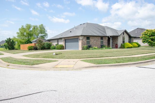 1898 E Latana Drive, Ozark, MO 65721