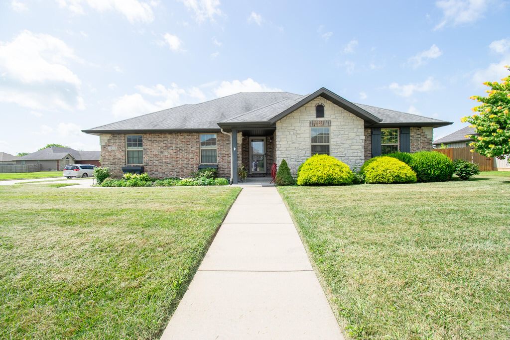 1898 E Latana Drive, Ozark, MO 65721