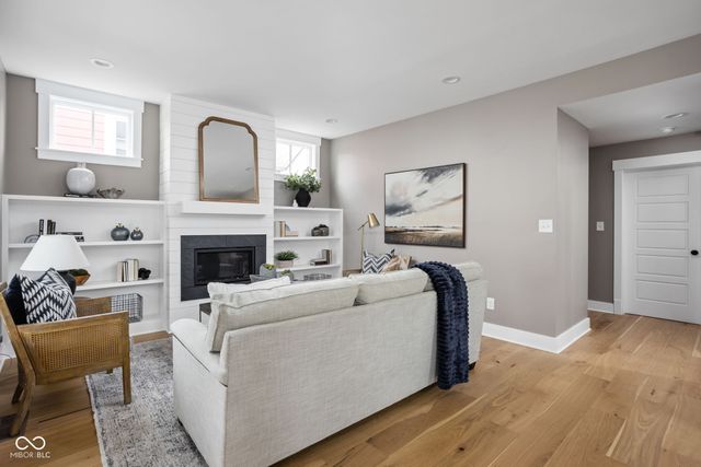 5713 Upper Garden Way, Zionsville, IN 46077