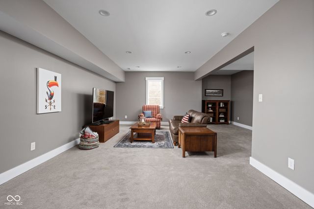 5713 Upper Garden Way, Zionsville, IN 46077
