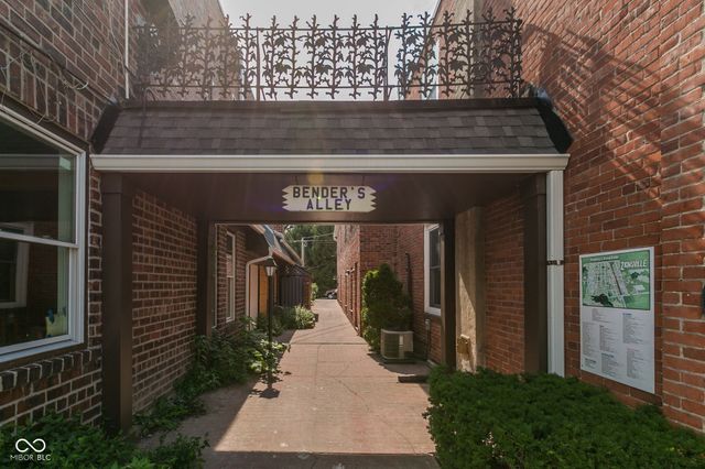 5713 Upper Garden Way, Zionsville, IN 46077