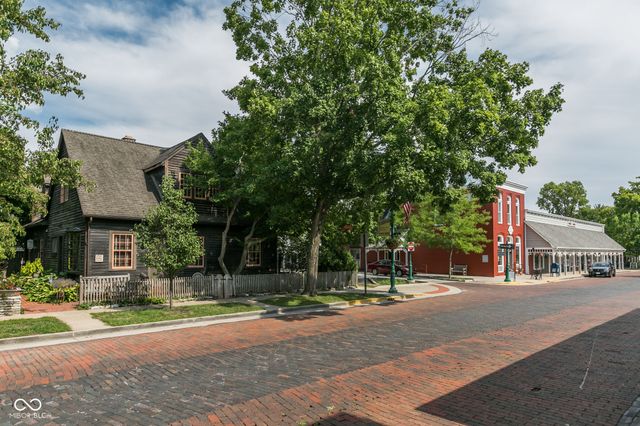 5713 Upper Garden Way, Zionsville, IN 46077