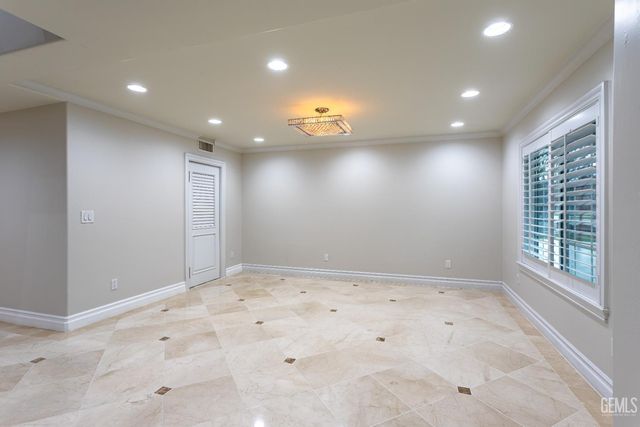 300 Vista Verde Way, Bakersfield, CA 93309