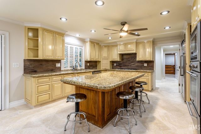 300 Vista Verde Way, Bakersfield, CA 93309