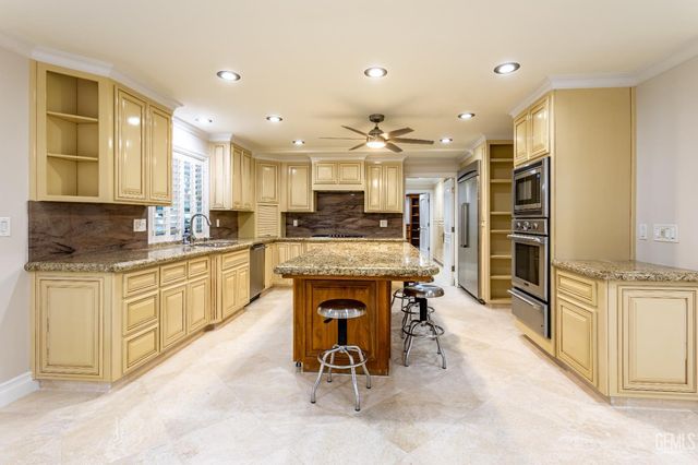 300 Vista Verde Way, Bakersfield, CA 93309