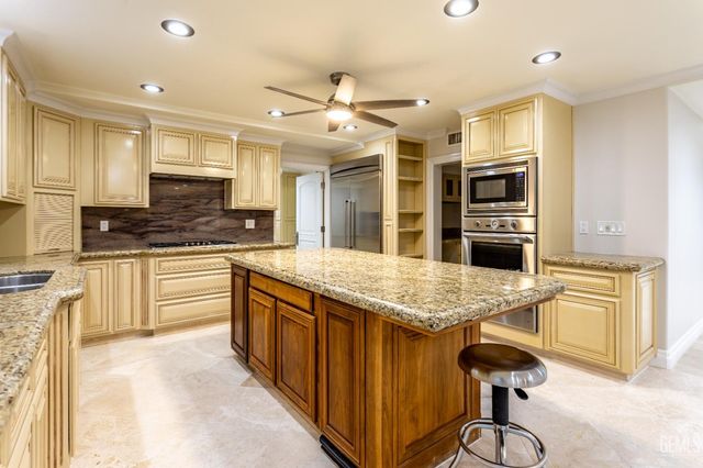 300 Vista Verde Way, Bakersfield, CA 93309