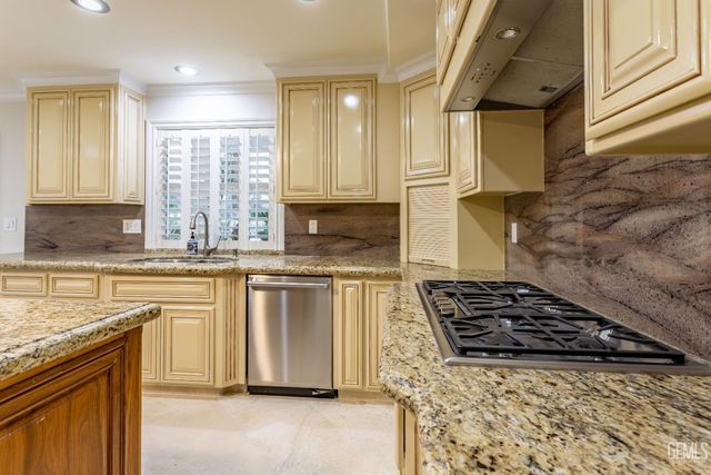 300 Vista Verde Way, Bakersfield, CA 93309