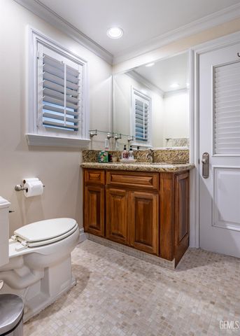 300 Vista Verde Way, Bakersfield, CA 93309