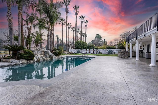 300 Vista Verde Way, Bakersfield, CA 93309