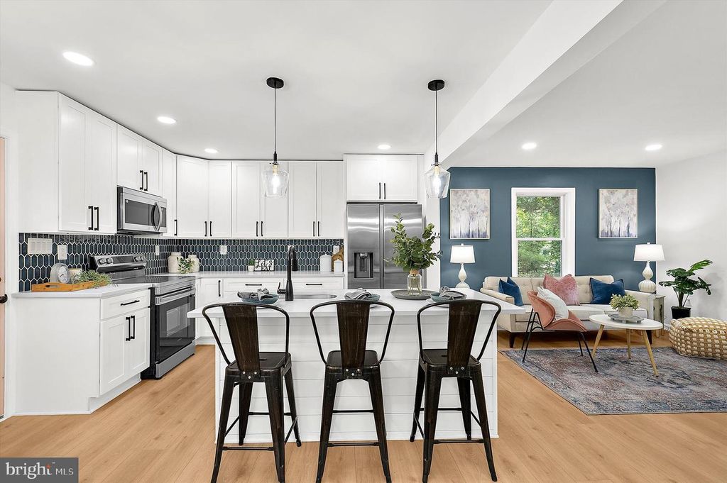 Image 13 of property listing at 19 VISTA AVE, Glen Burnie, MD 21061