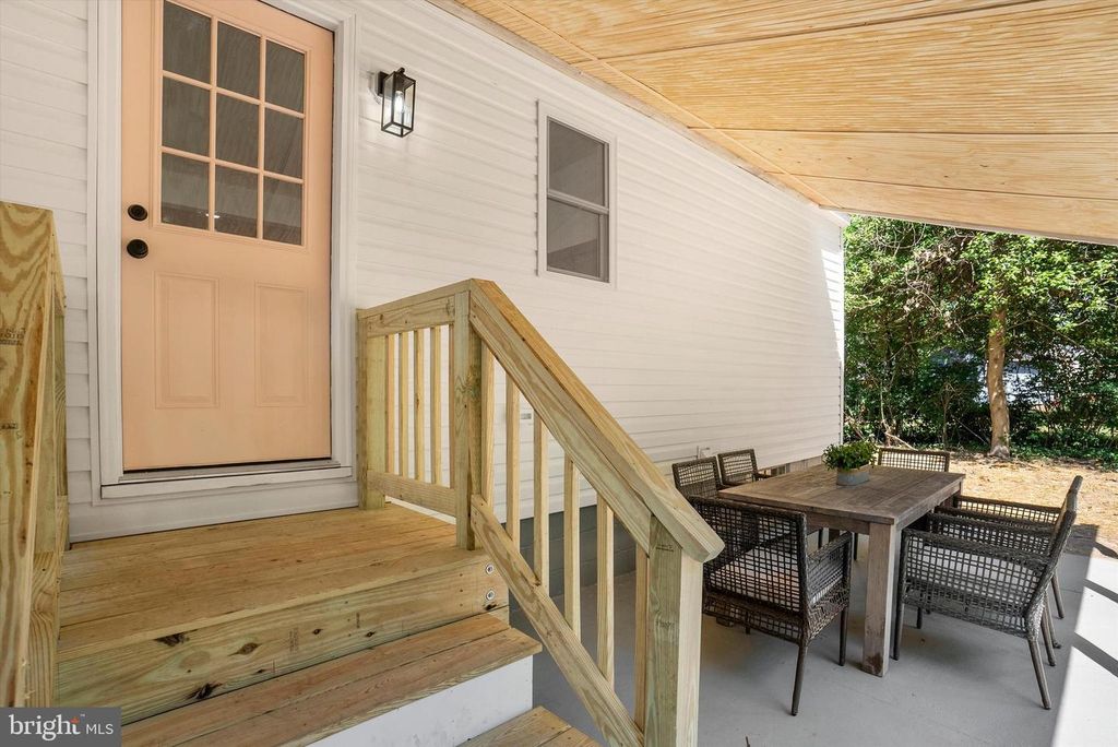 Image 15 of property listing at 19 VISTA AVE, Glen Burnie, MD 21061