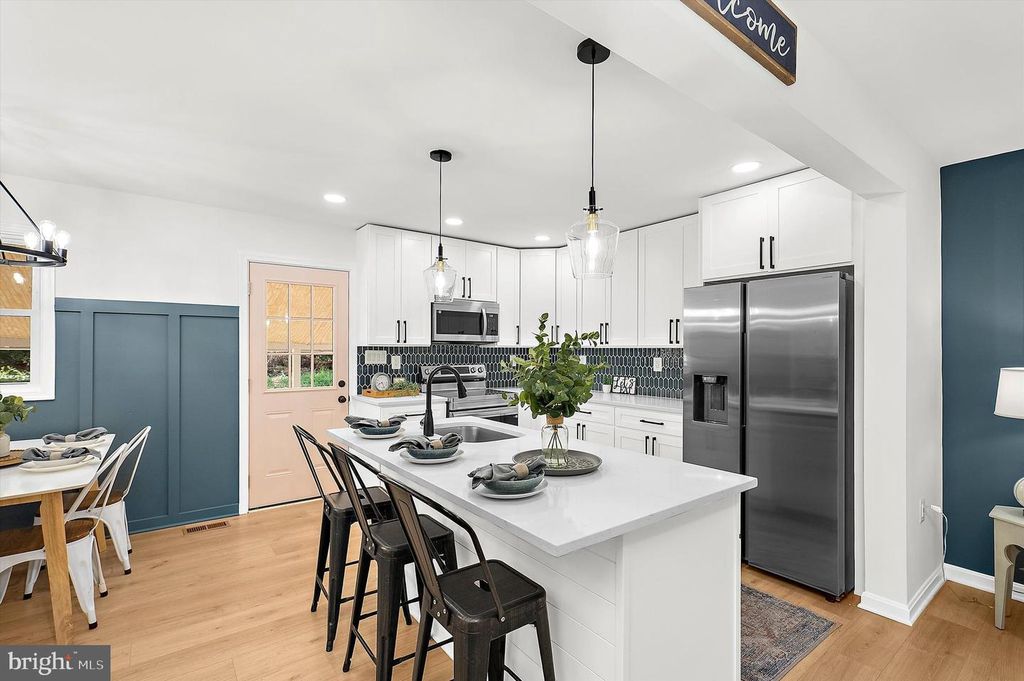 Image 18 of property listing at 19 VISTA AVE, Glen Burnie, MD 21061