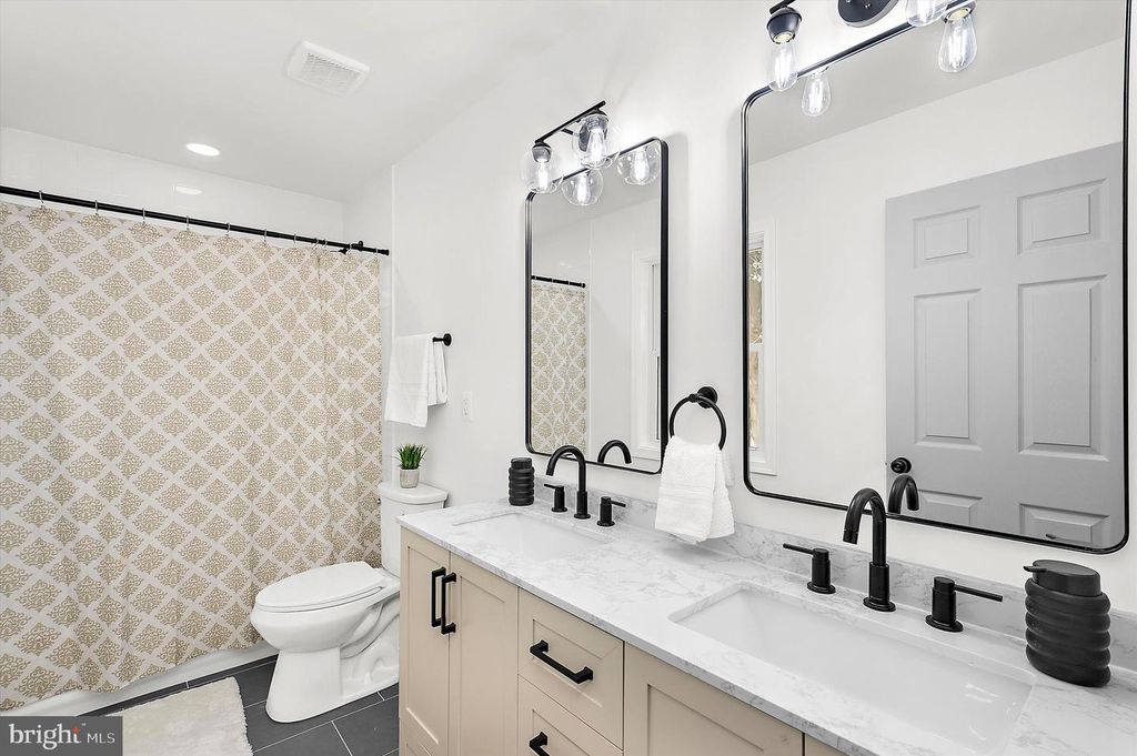 Image 23 of property listing at 19 VISTA AVE, Glen Burnie, MD 21061