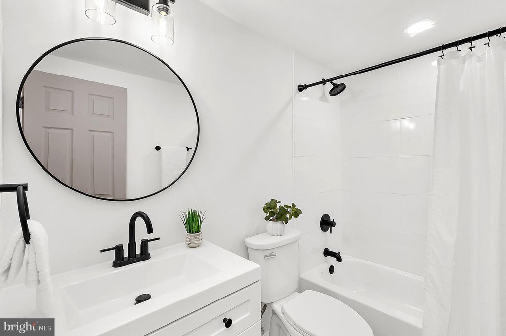 Image 27 of property listing at 19 VISTA AVE, Glen Burnie, MD 21061