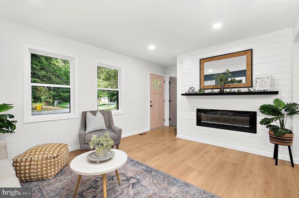 Image 6 of property listing at 19 VISTA AVE, Glen Burnie, MD 21061