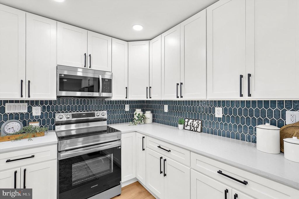 Image 9 of property listing at 19 VISTA AVE, Glen Burnie, MD 21061