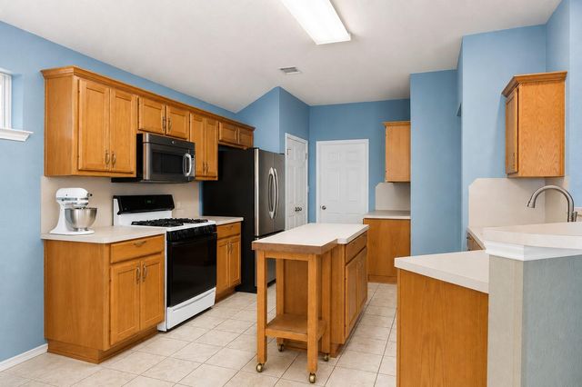 810 Hilltop DR, Leander, TX 78641