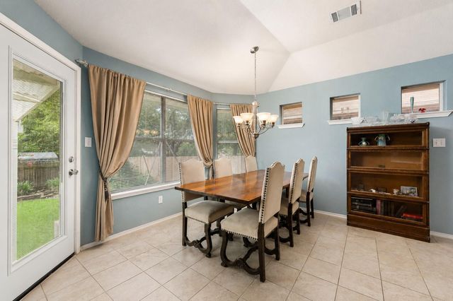 810 Hilltop DR, Leander, TX 78641
