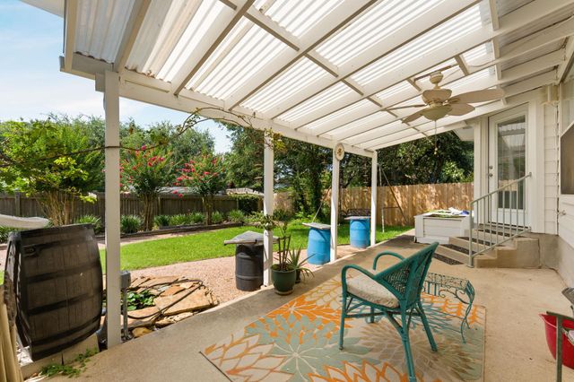810 Hilltop DR, Leander, TX 78641