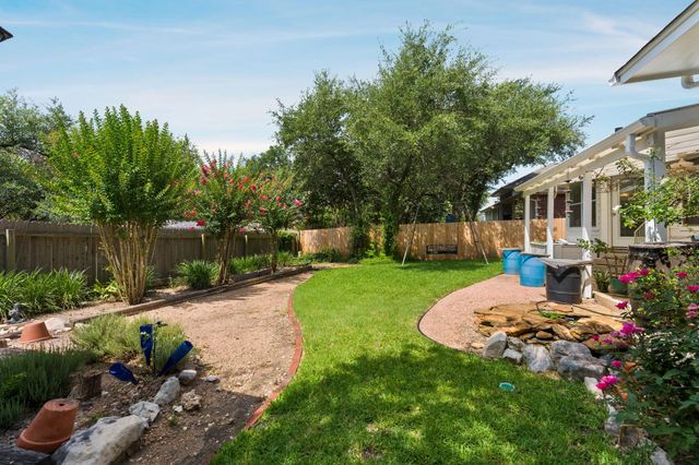 810 Hilltop DR, Leander, TX 78641