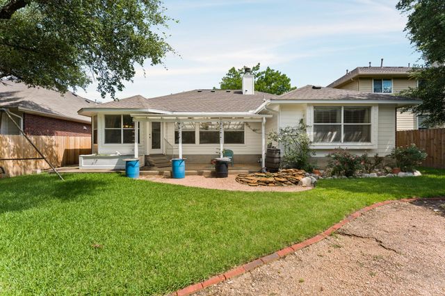 810 Hilltop DR, Leander, TX 78641