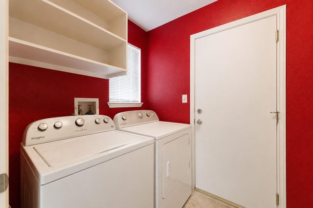 810 Hilltop DR, Leander, TX 78641