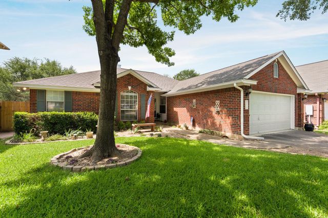 810 Hilltop DR, Leander, TX 78641