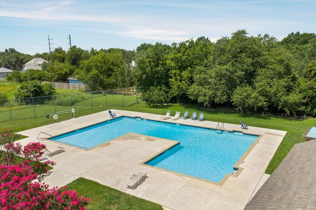 810 Hilltop DR, Leander, TX 78641