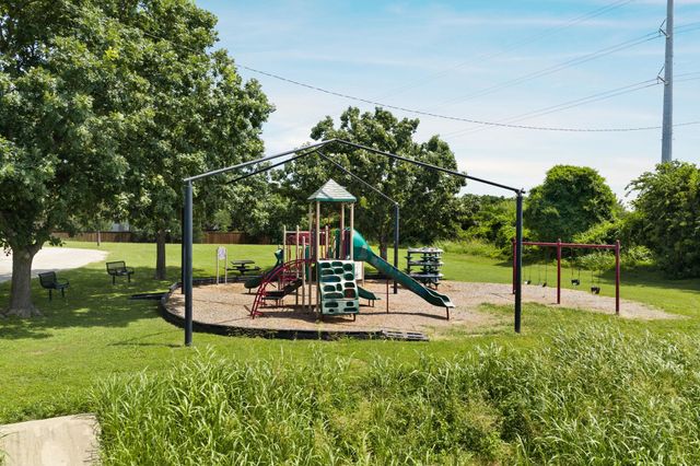 810 Hilltop DR, Leander, TX 78641
