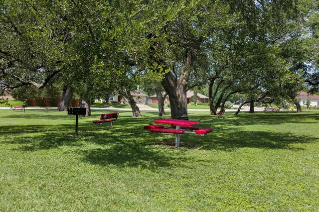 810 Hilltop DR, Leander, TX 78641