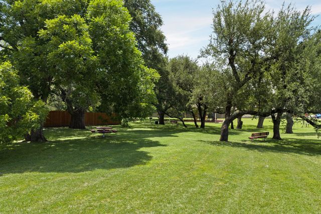 810 Hilltop DR, Leander, TX 78641