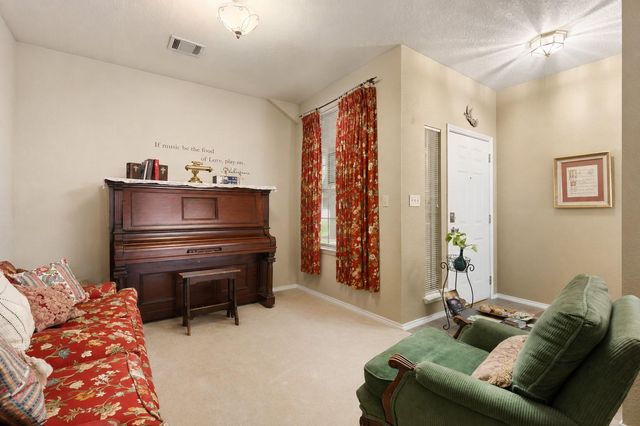810 Hilltop DR, Leander, TX 78641