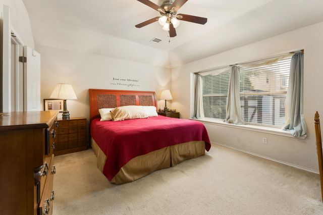 810 Hilltop DR, Leander, TX 78641