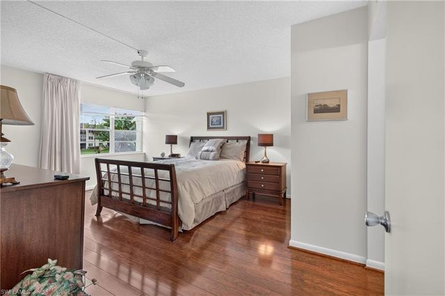 1087 Forest Lakes DR 201, Naples, FL 34105