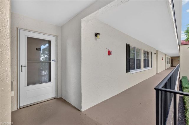 1087 Forest Lakes DR 201, Naples, FL 34105