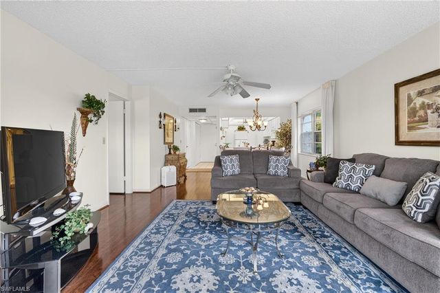 1087 Forest Lakes DR 201, Naples, FL 34105