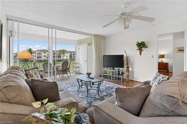 1087 Forest Lakes DR 201, Naples, FL 34105