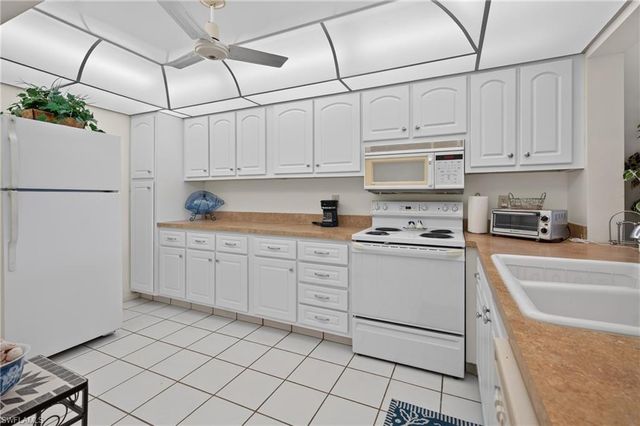1087 Forest Lakes DR 201, Naples, FL 34105
