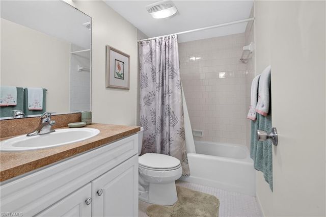 1087 Forest Lakes DR 201, Naples, FL 34105
