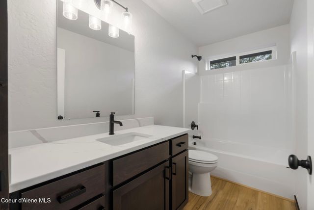 9490 Sunnyside Rd, Sandpoint, ID 83864