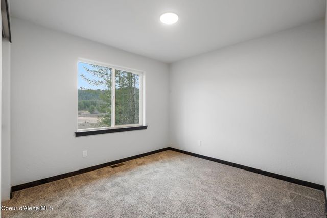 9490 Sunnyside Rd, Sandpoint, ID 83864