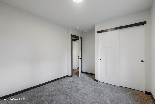 9490 Sunnyside Rd, Sandpoint, ID 83864