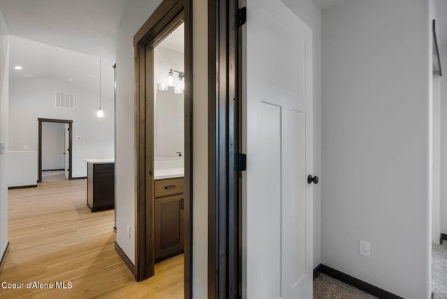 9490 Sunnyside Rd, Sandpoint, ID 83864